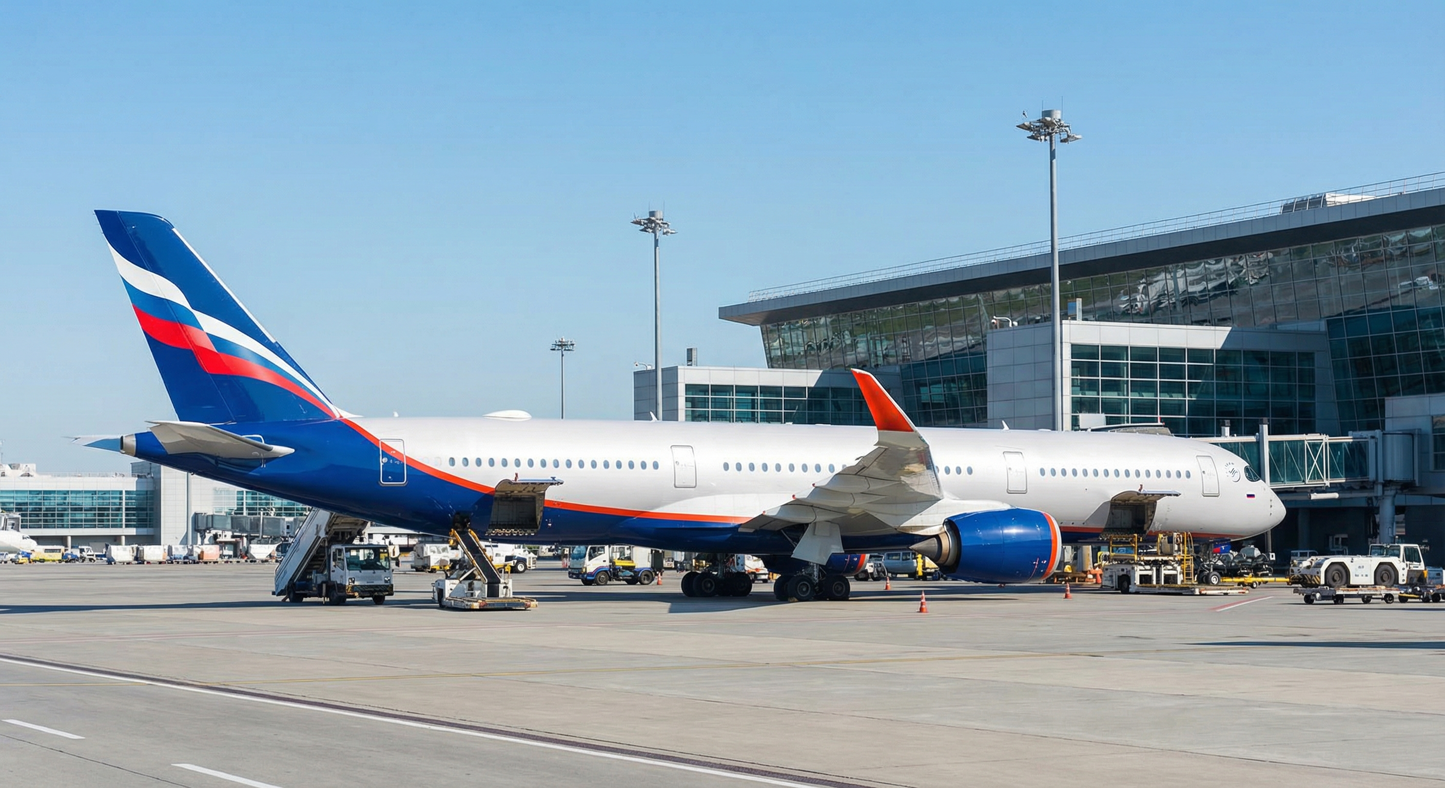 Air France Flugzeug am Gate mit wartenden Passagieren bei Verspätung